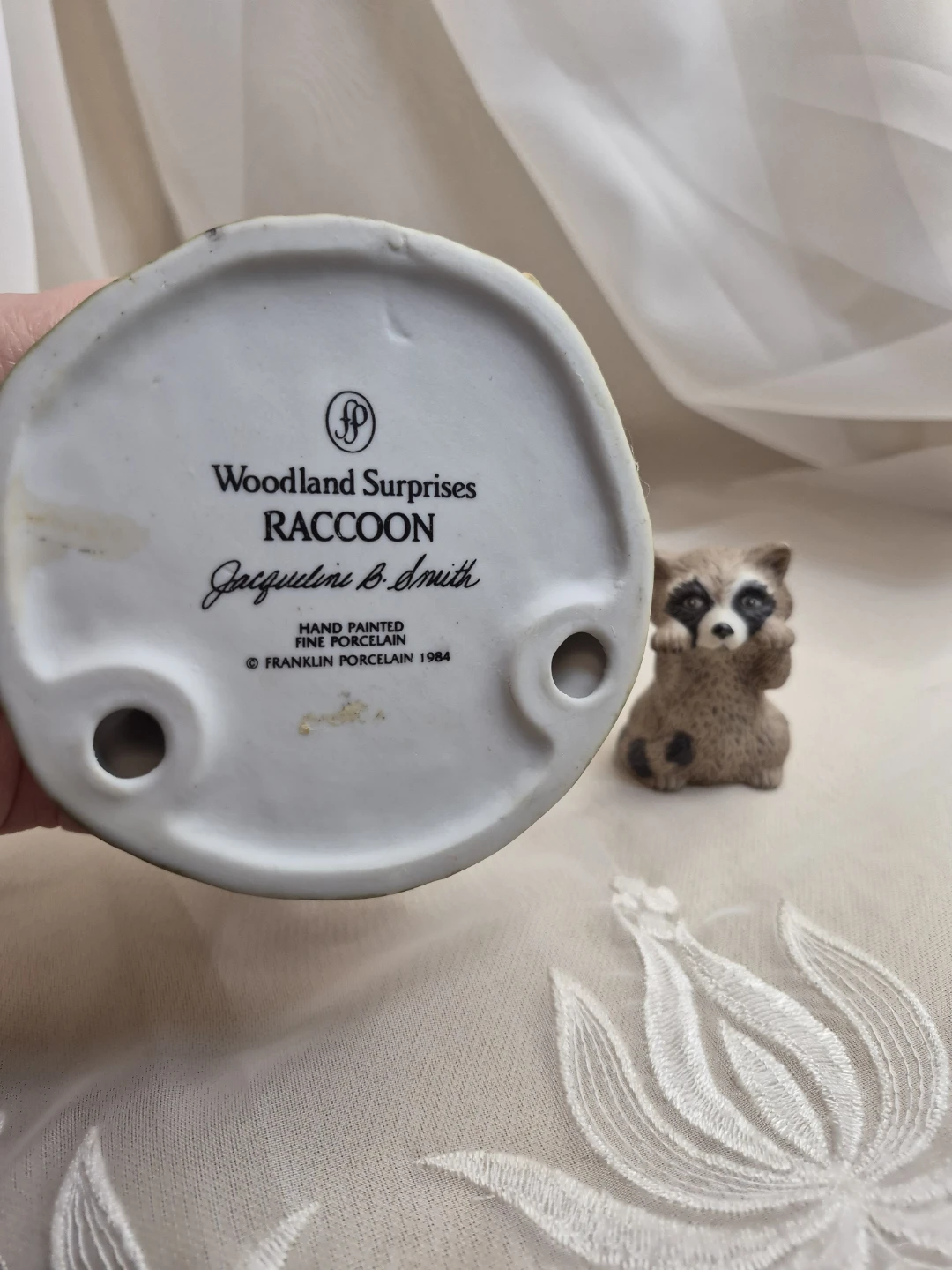 Franklin Porcelain Hand Painted 1984 Woodland Surprises - Racoon - photo 4