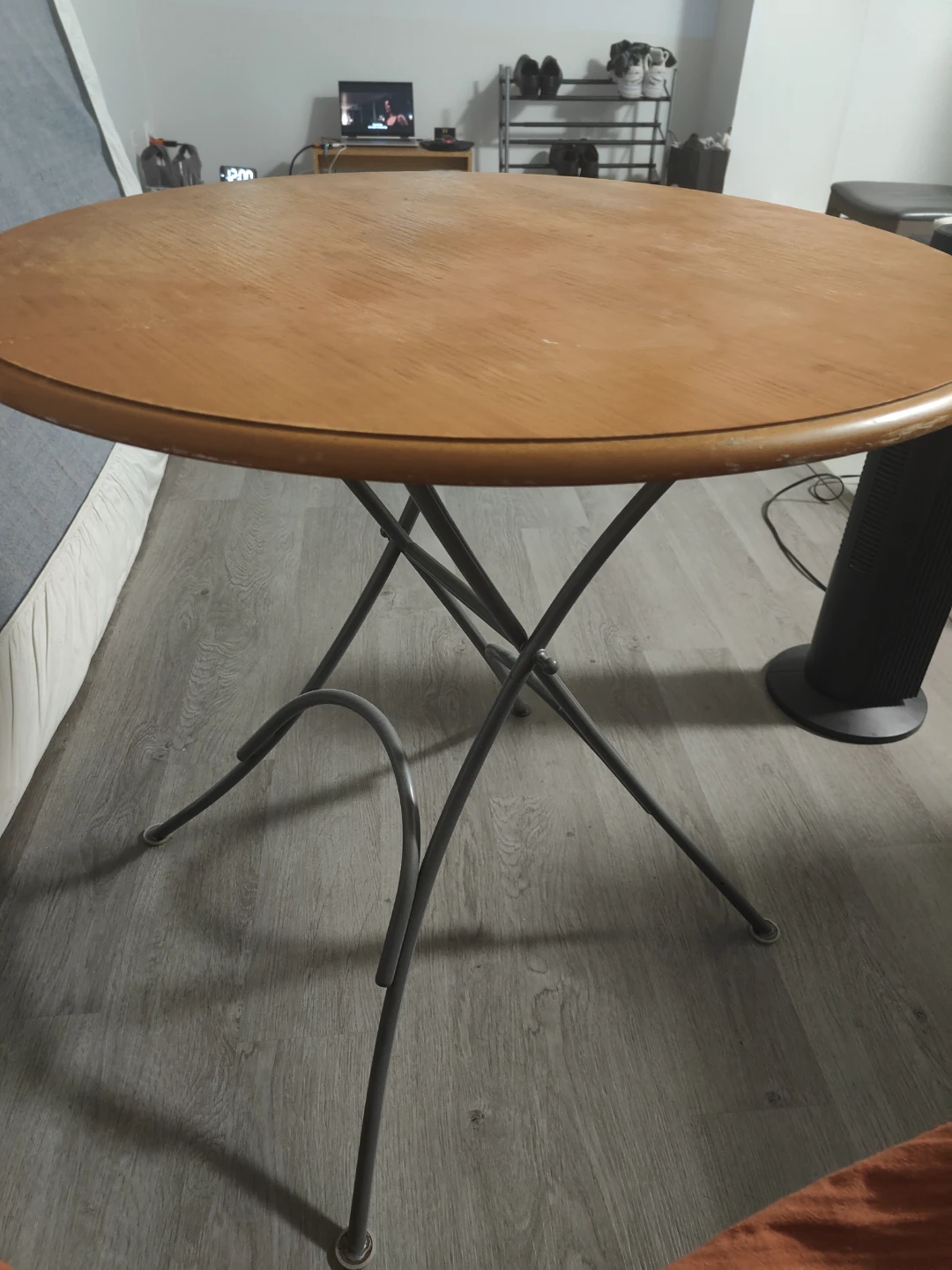 Round Wooden Table with Metal Folding Legs - photo 3