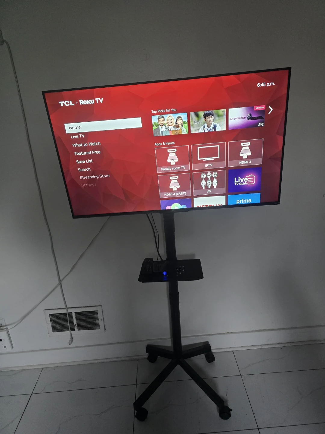TCL 43" 4K Smart TV + Rolling Stand + IPTV Box + Chromecast