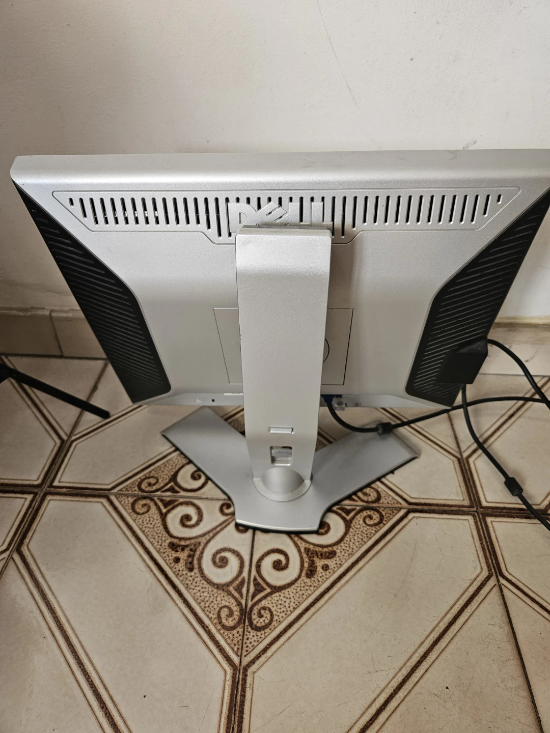 Dell monitor,  2 keyboards, speakers, 4 mouse - photo 2