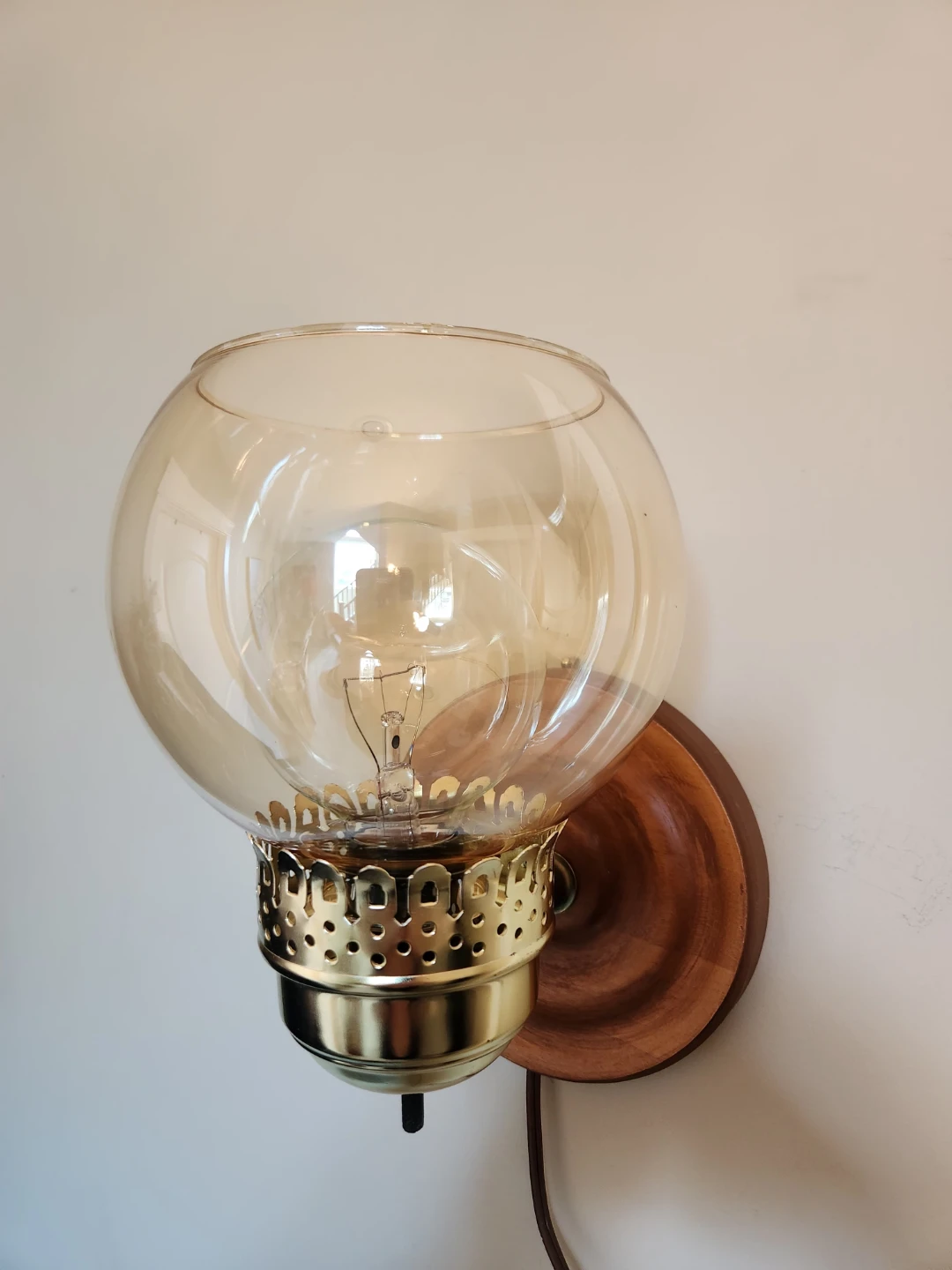 SUPER 70s Amber Glass Sconce Lamp with wall plug in - photo 2