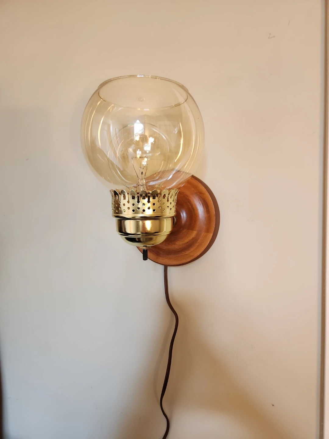 SUPER 70s Amber Glass Sconce Lamp with wall plug in - photo 3