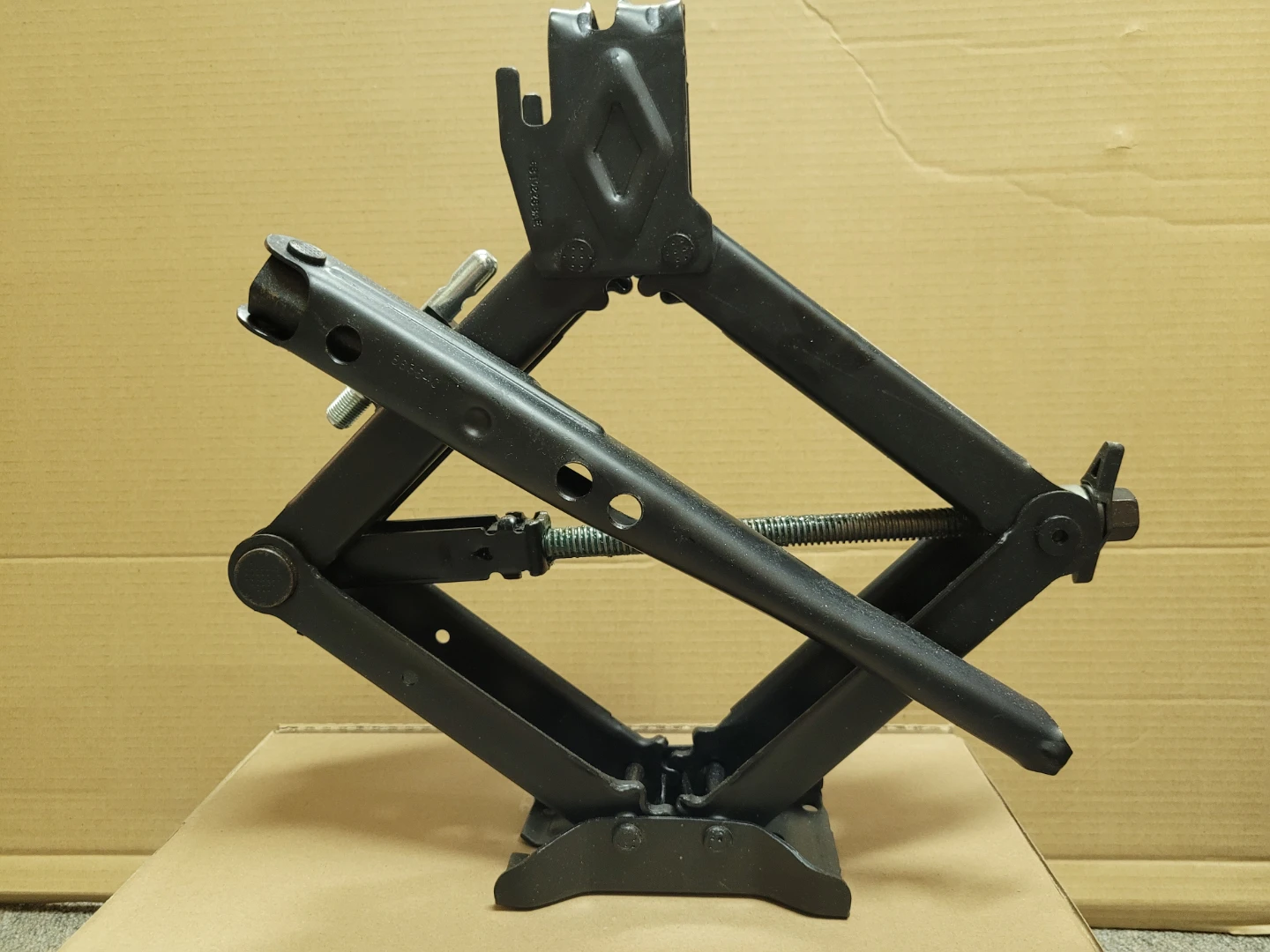 NEW Jeep Cherokee Spare Tire Kit - Complete with Jack & Tool - photo 2
