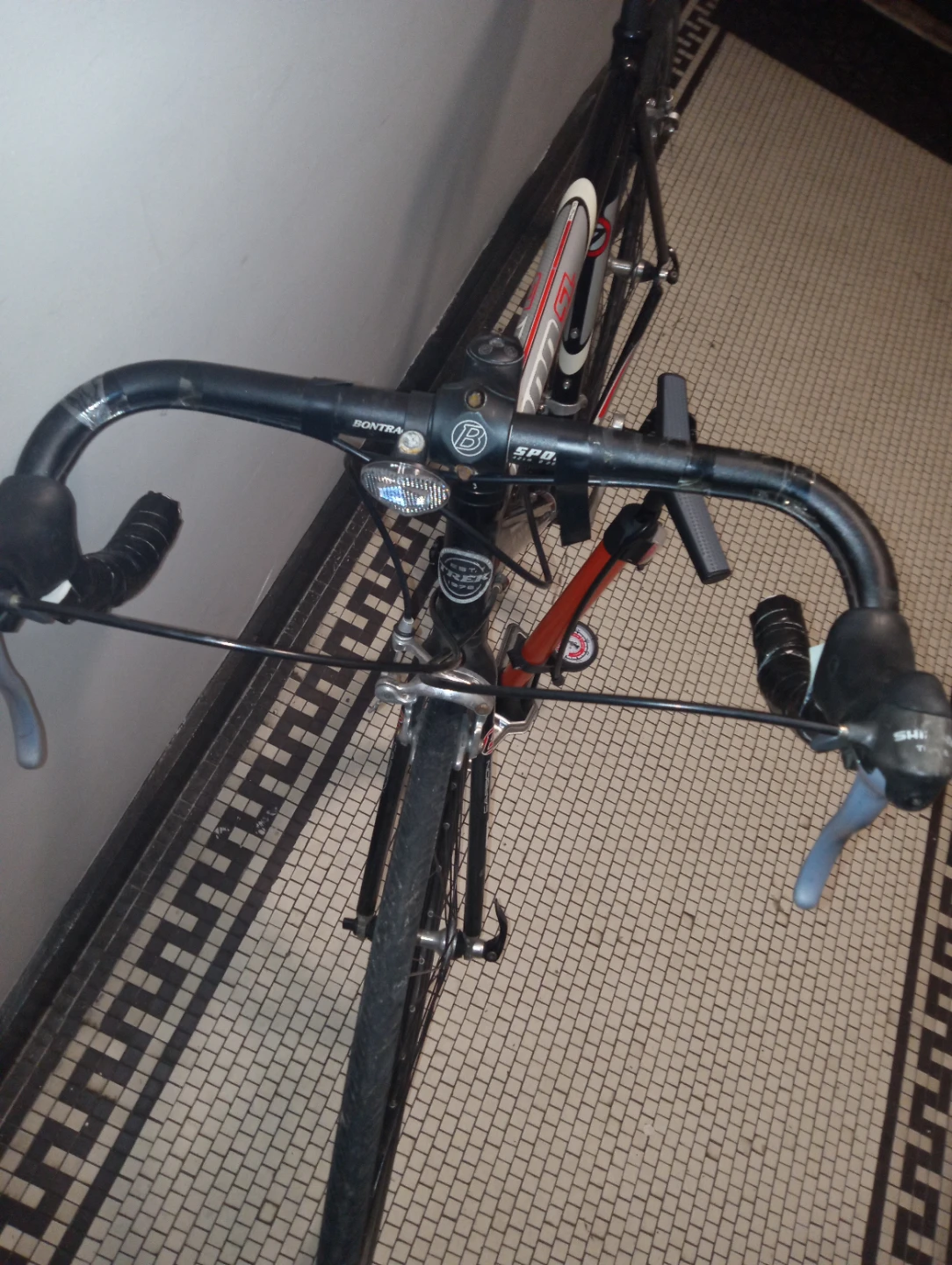 Trek SL 1000 Road Bike with Pump