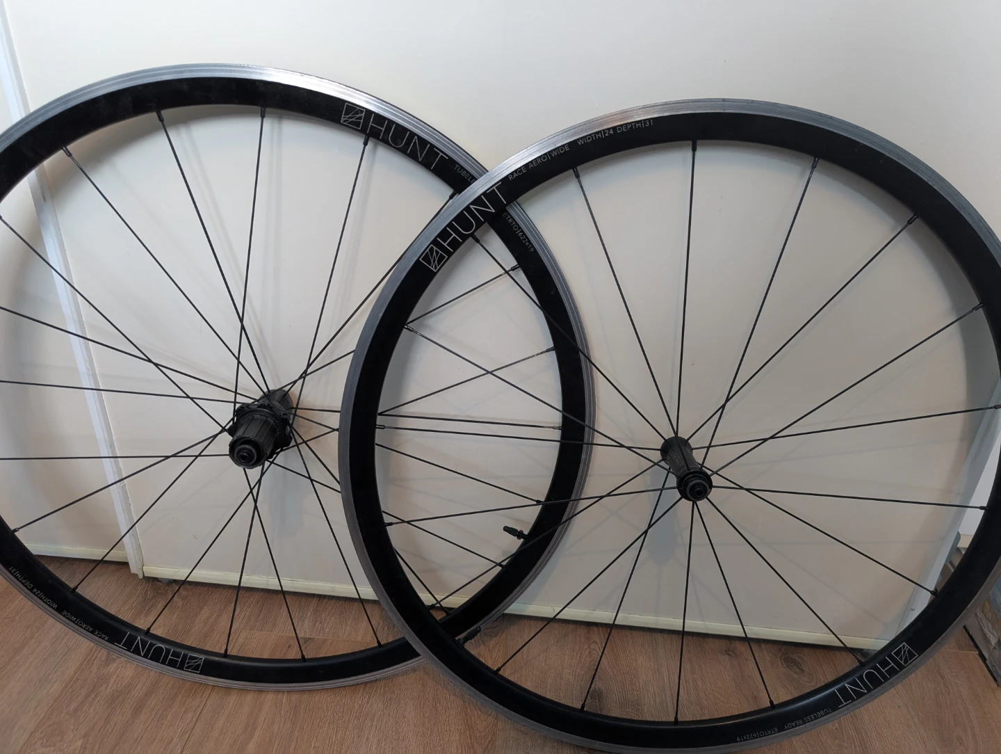 Hunt Race Aero Wide aluminum Wheels