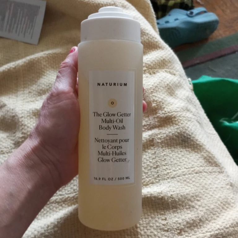 NATURIUM The Glow Getter Multi-Oil Body Wash 16.9 oz🌱