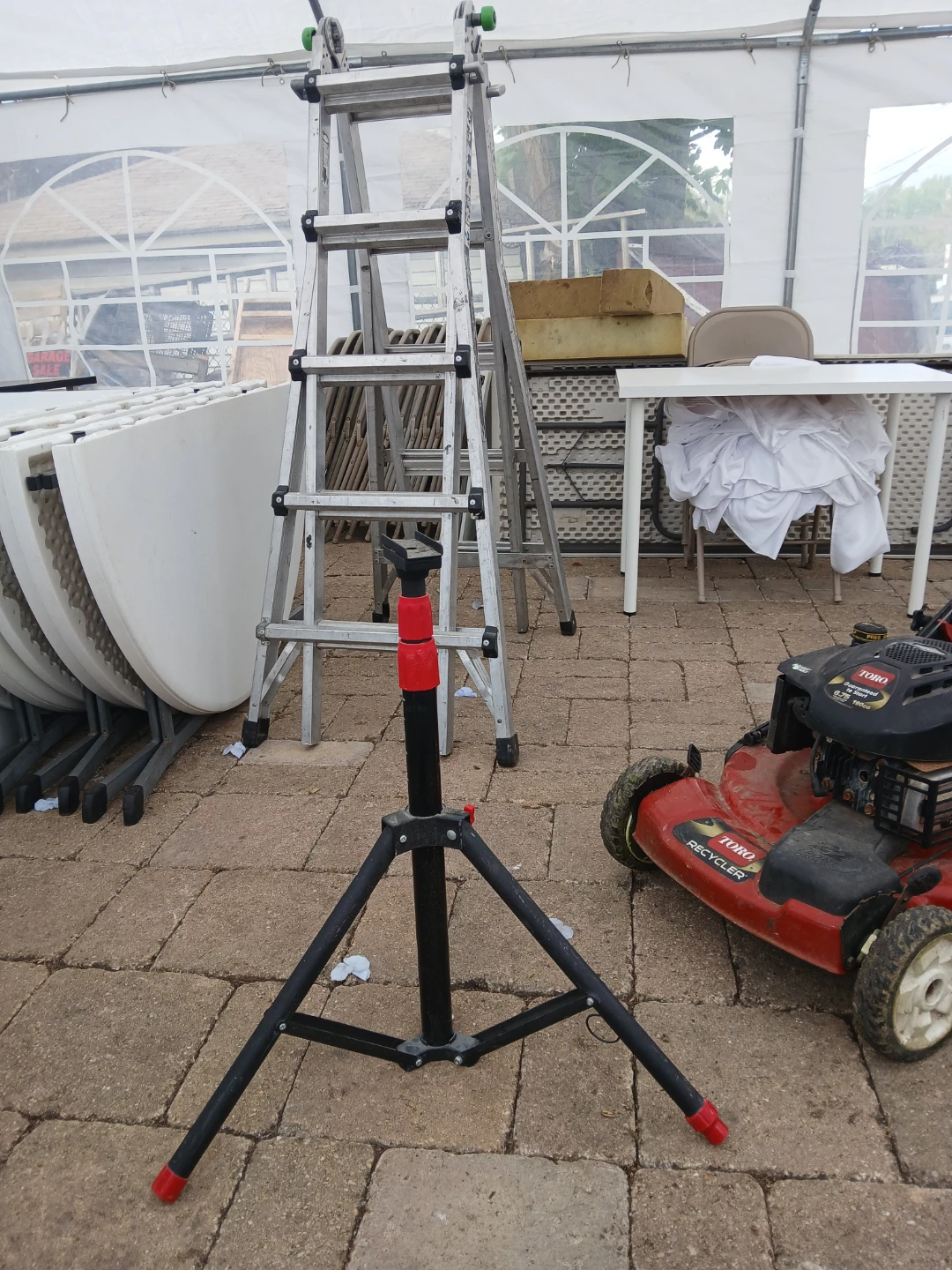 Adjustable Light Stand Tripod - photo 2