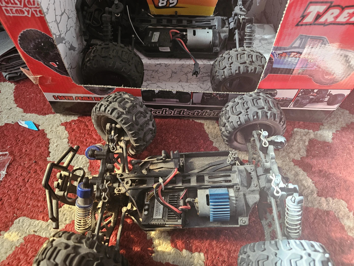 1/16 Scale Electric Tremor Series RC Truck - photo 2
