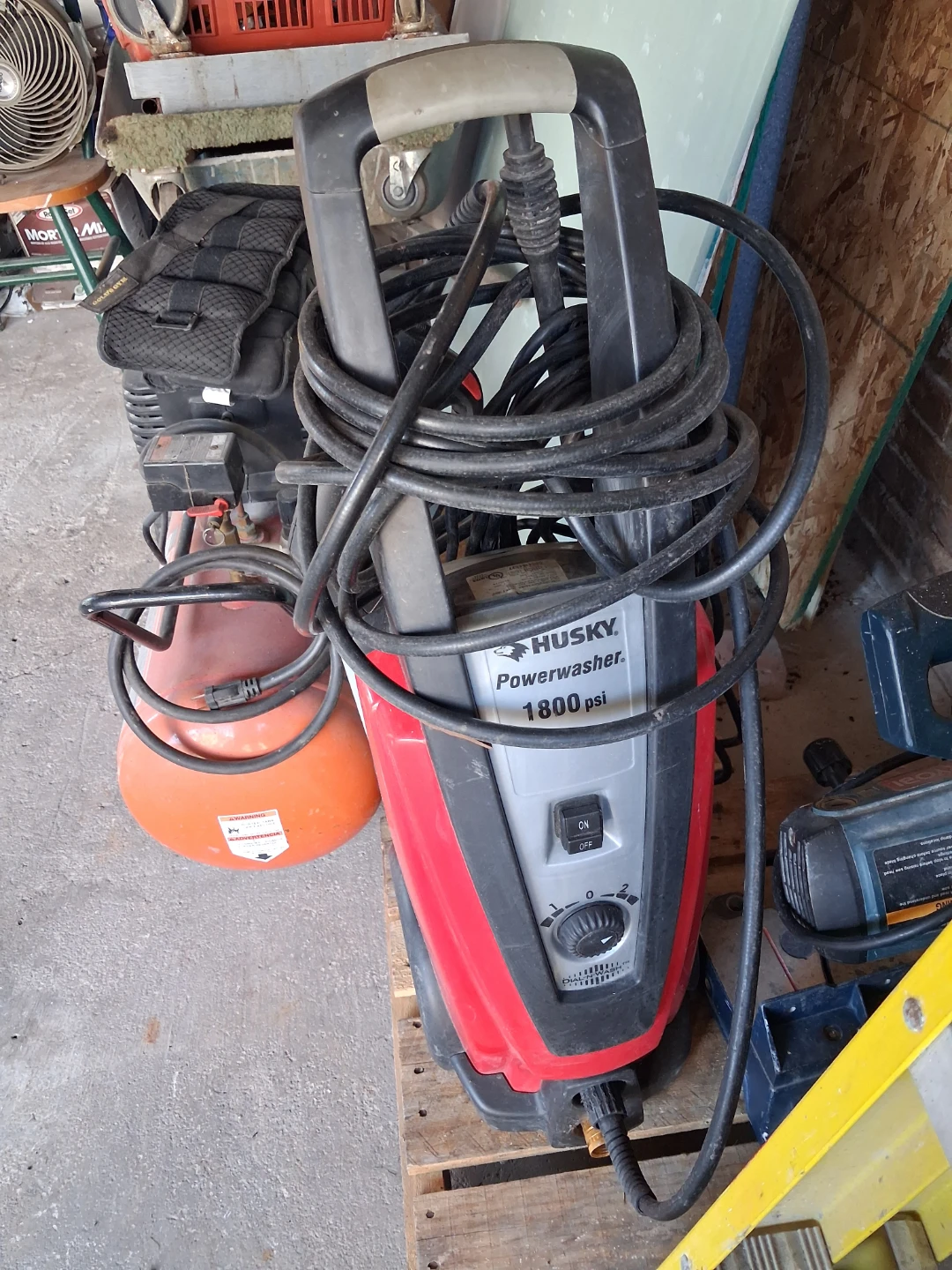 Husky 1800 PSI Powerwasher
