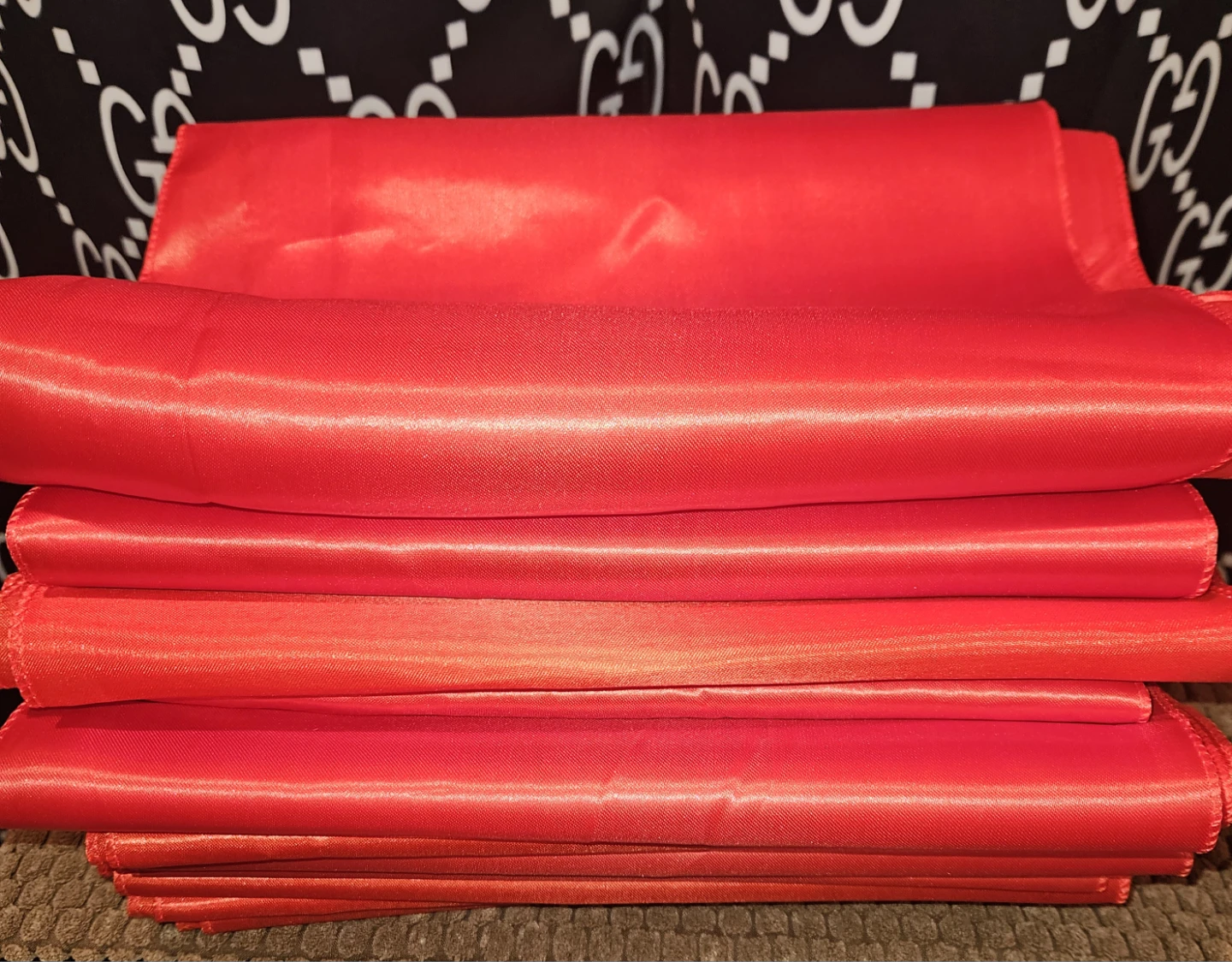 18 Red Satin Table runners - photo 2