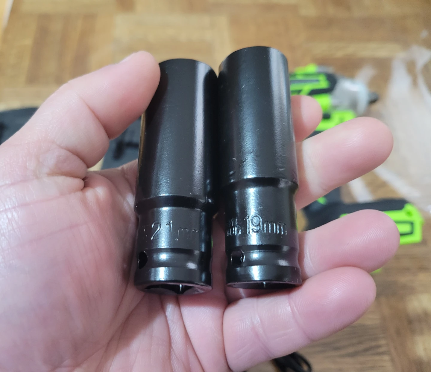 NEW Yunxi Electric Wrench Kit with 2 Batteries - photo 5