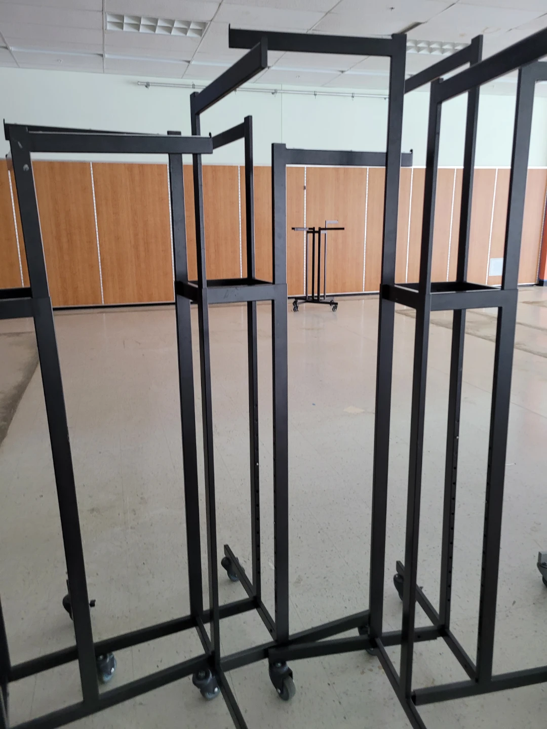 4 way Clothing Rack with wheels - photo 2