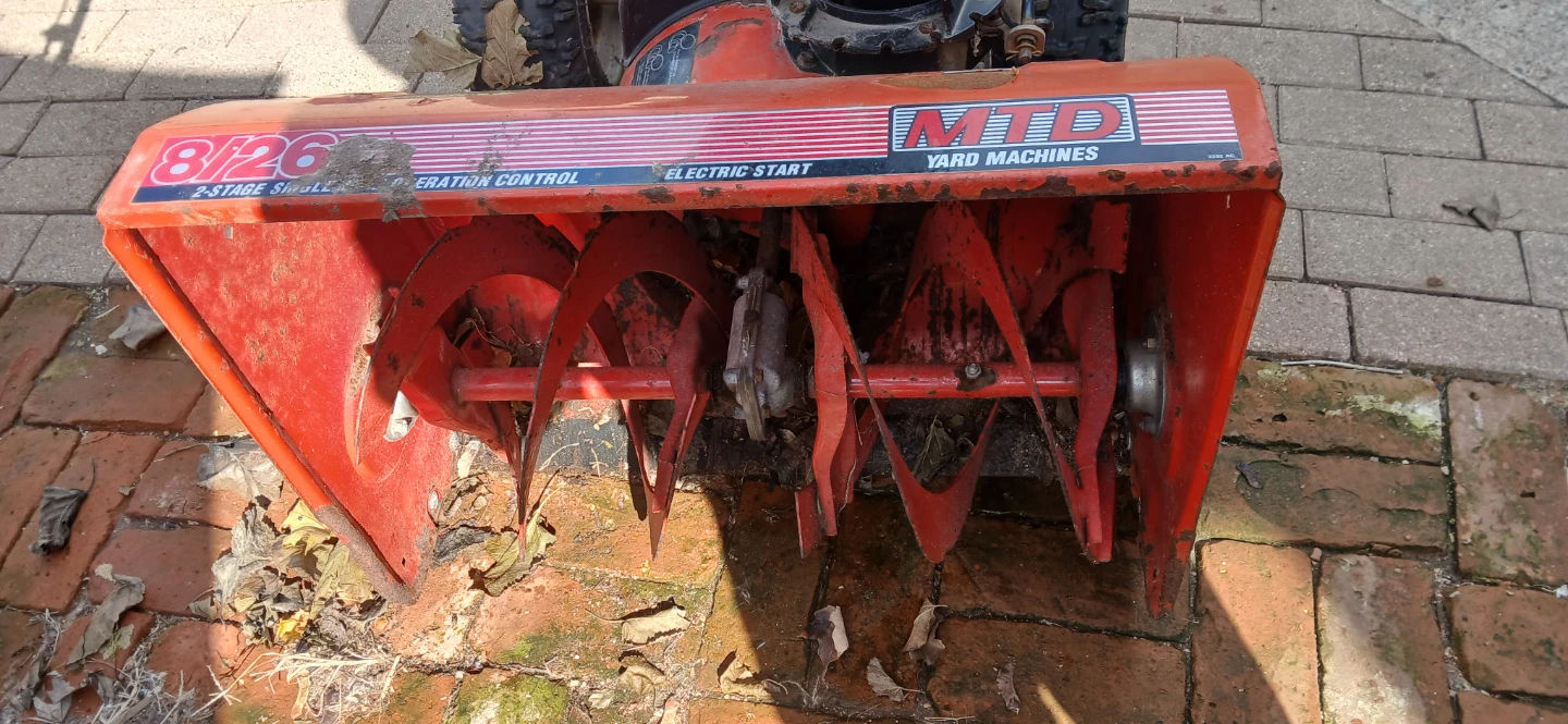 MTD Yard Machines 8/26 Snow Blower