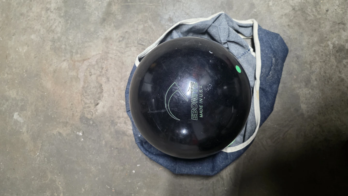 Ebonite Stinger 2 Piece Bowling Ball - photo 2