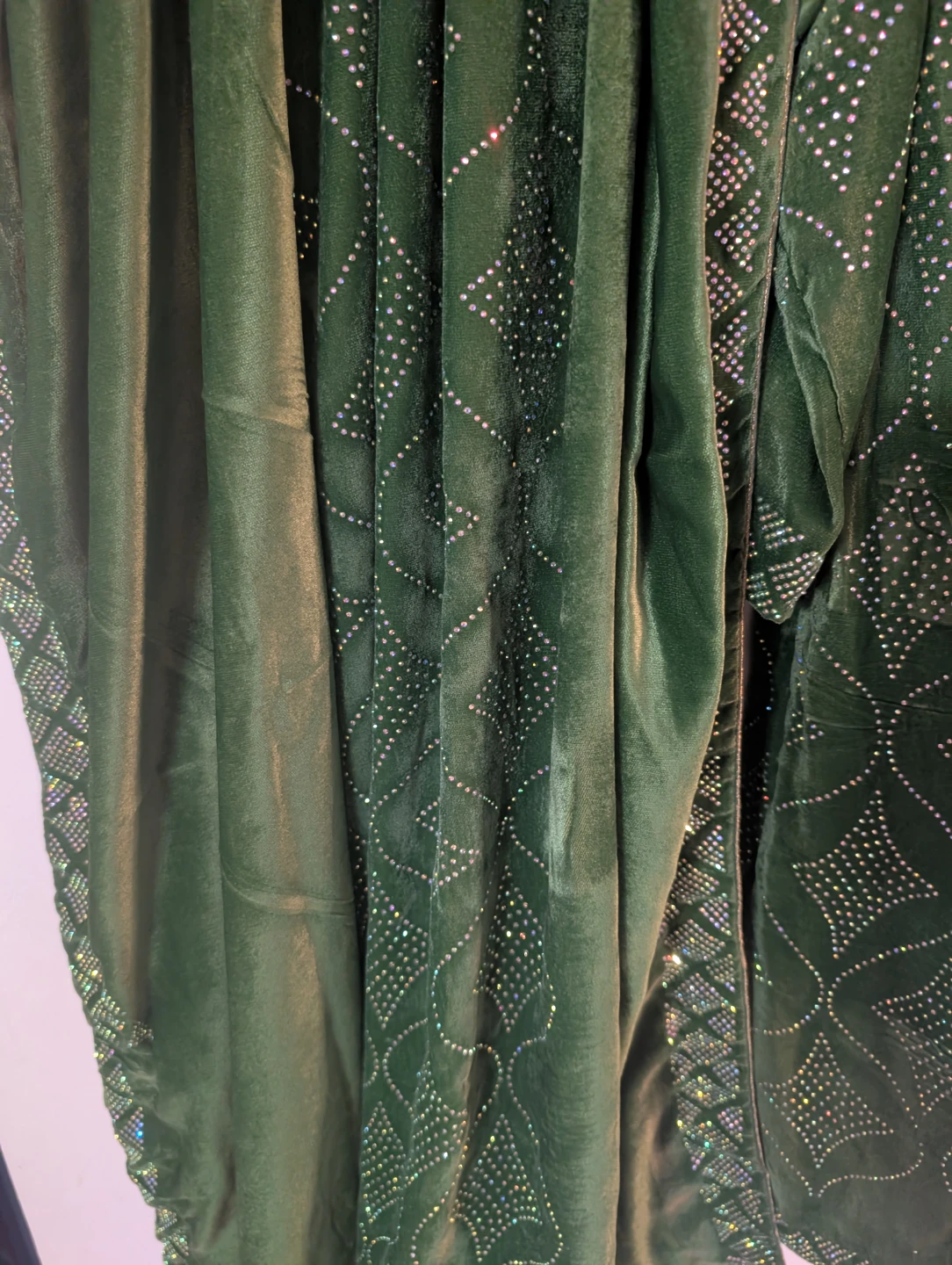 Green Velvet Embellished Shirt, dopatta and Pants Set - photo 4