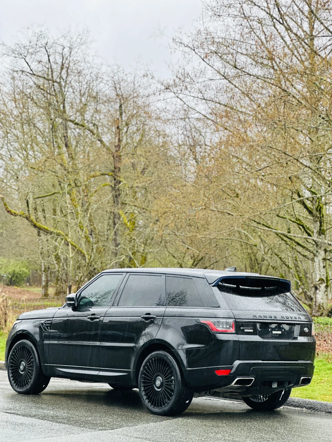 Black Range Rover Sport SUV - photo 2