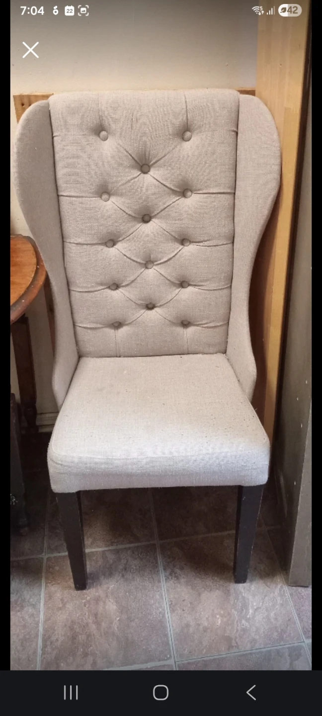 Tufted Wingback Accent Chair