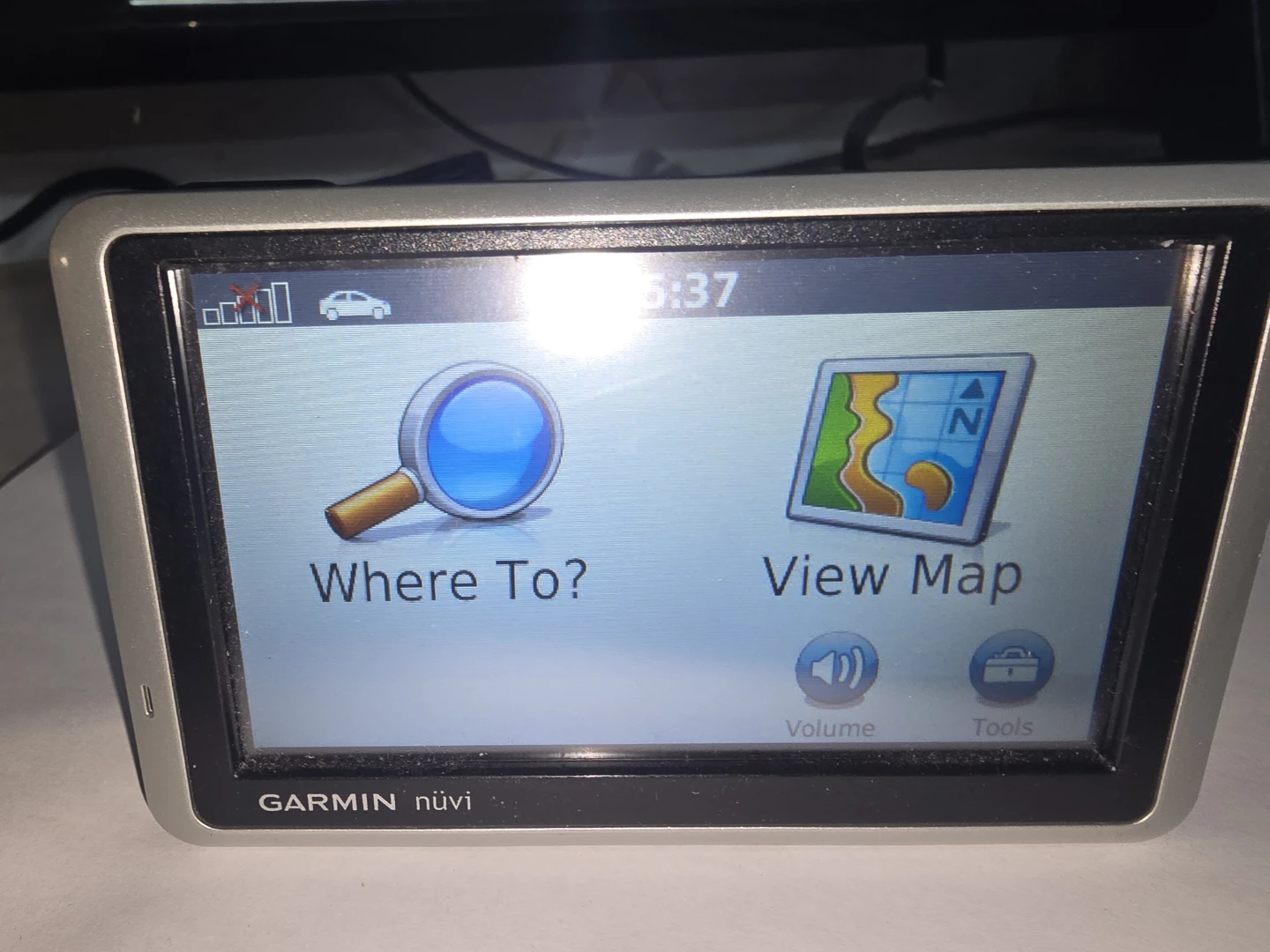 Garmin nüvi 1350LMT GPS Navigator with Lifetime Maps & Traffic