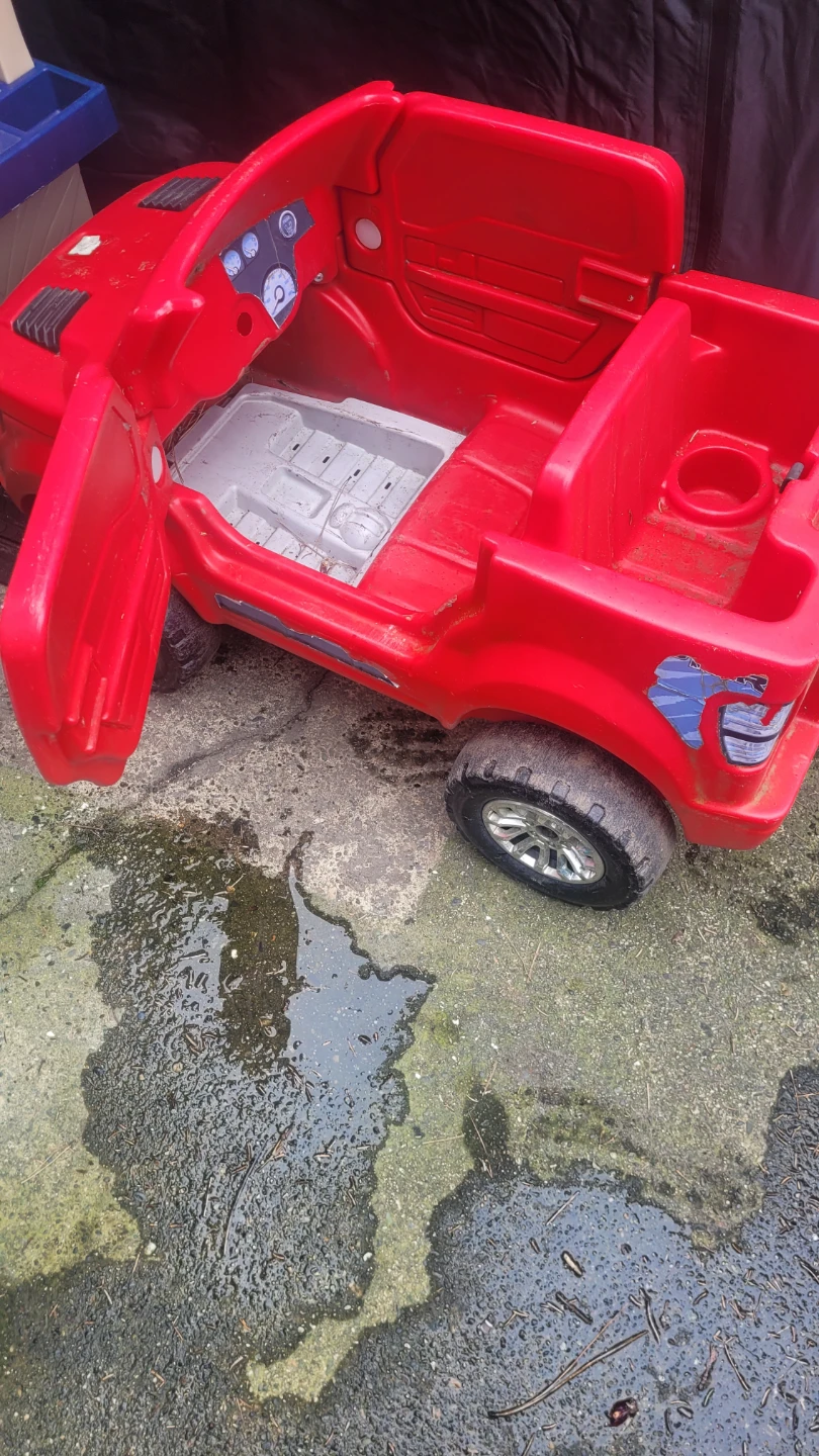 🌱 Red Ride-On Toy Car - photo 2