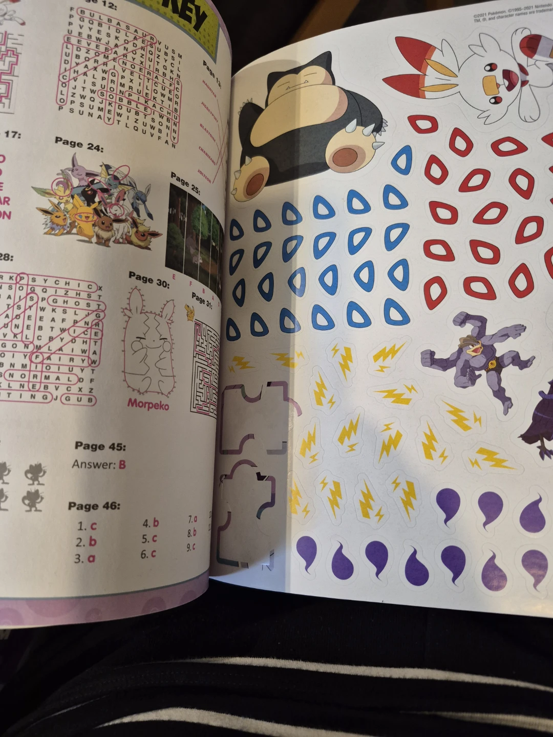 Pokemon Comictivity Galar Games Activity Book - photo 2