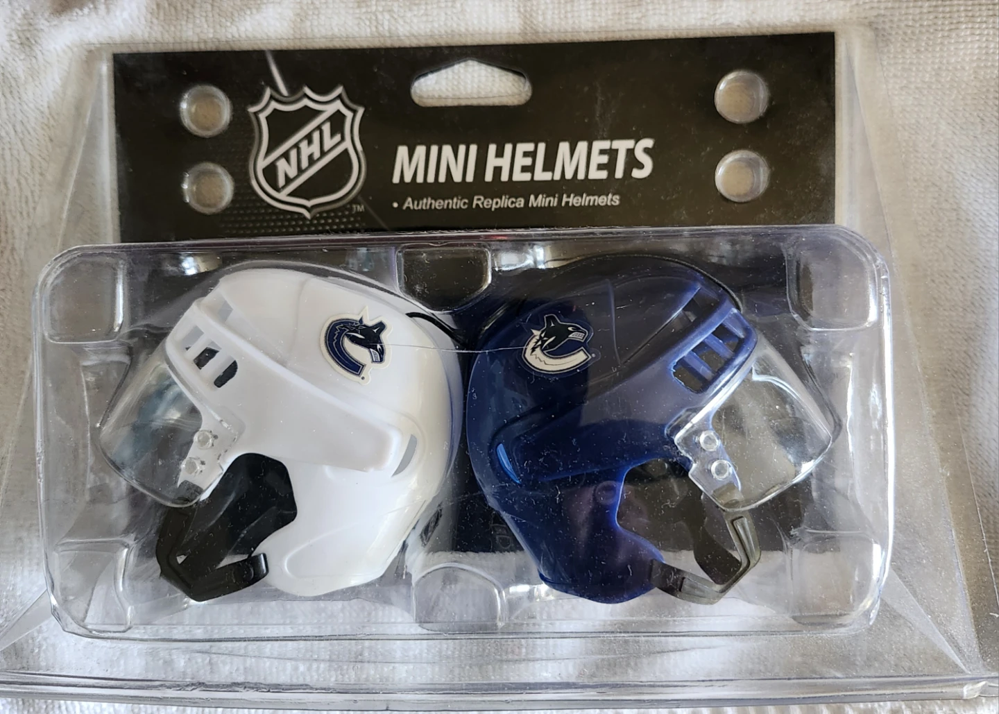 Vancouver Canucks Pint Glass and mini helmets