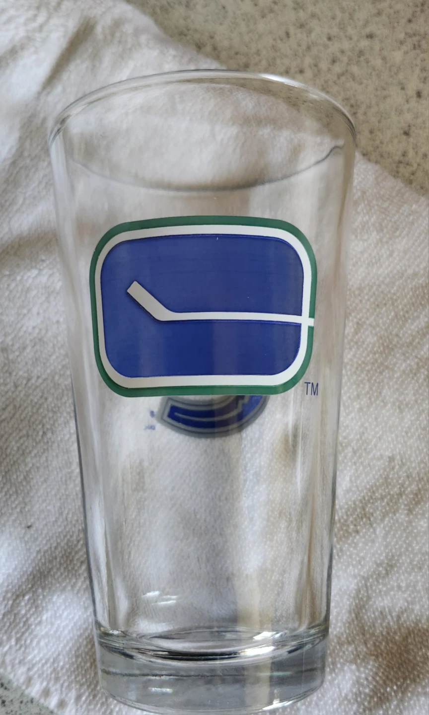 Vancouver Canucks Pint Glass and mini helmets - photo 4