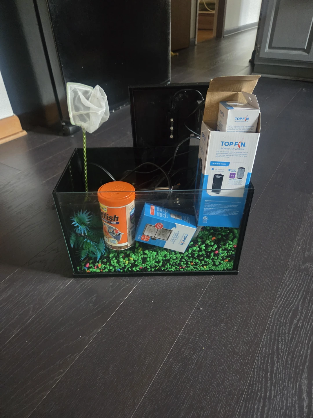 Small fish tank (5 gallons) - photo 2
