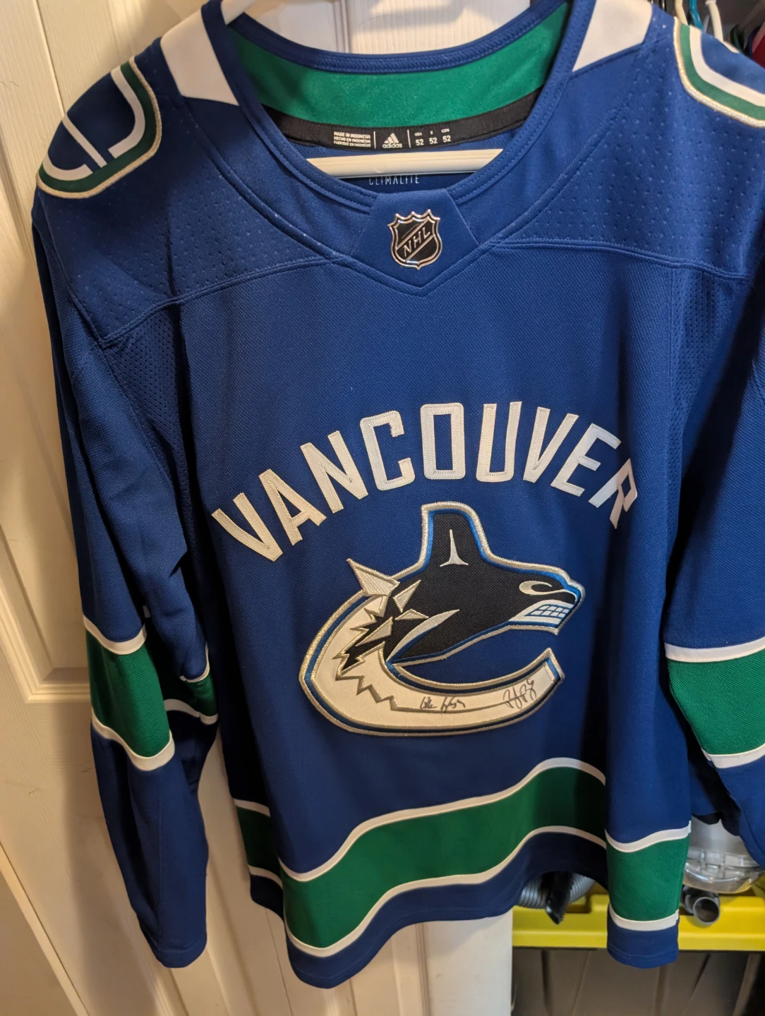 Vancouver Canucks Signed Hockey Jersey