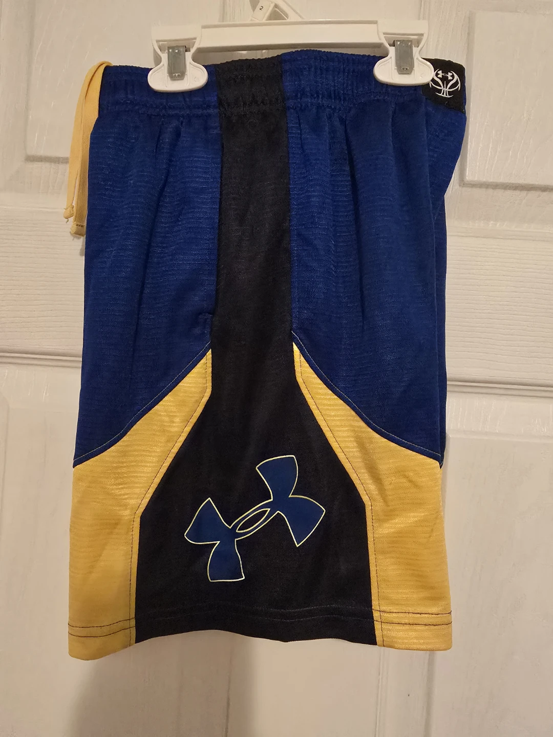 🌱Under Armour Boys Basketball Shorts Size M