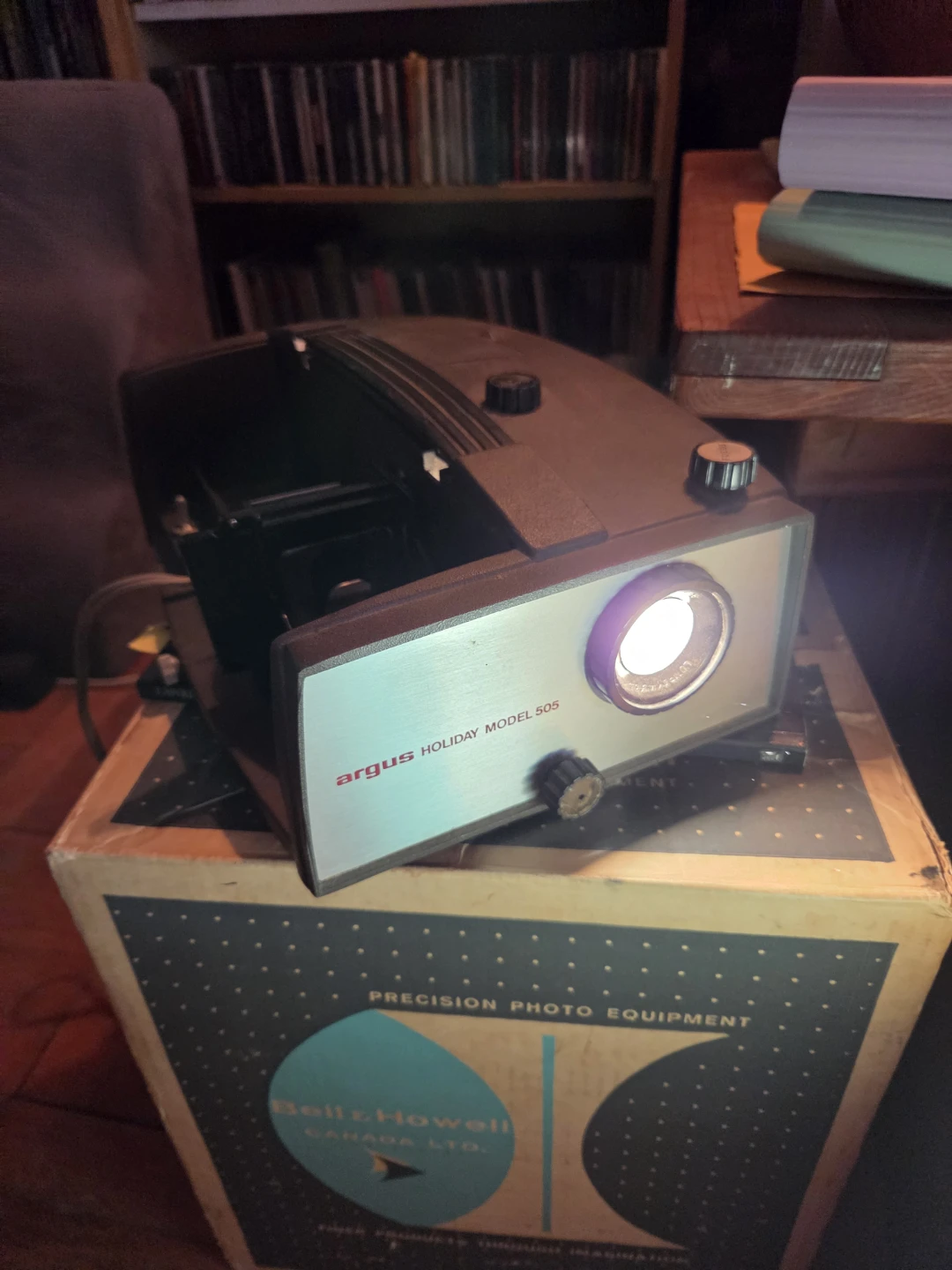 Argus Holiday Model 505 Slide Projector - photo 2