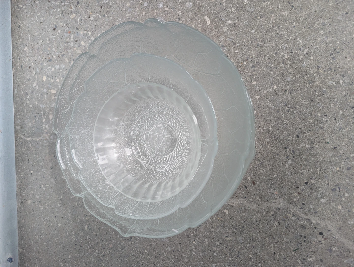 Set of 4 Frosted Glass Bowls with Leaf Design - photo 2