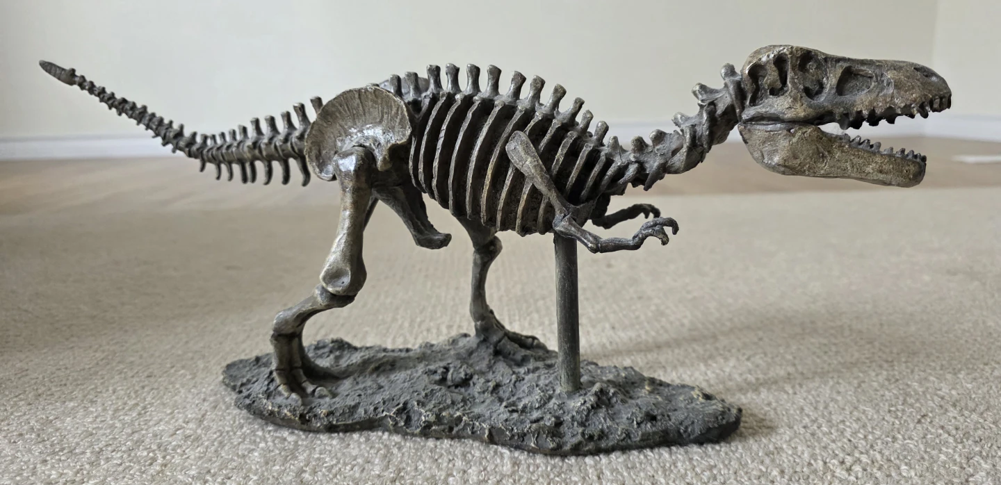 Dinosaur Skeleton Figurine - photo 2