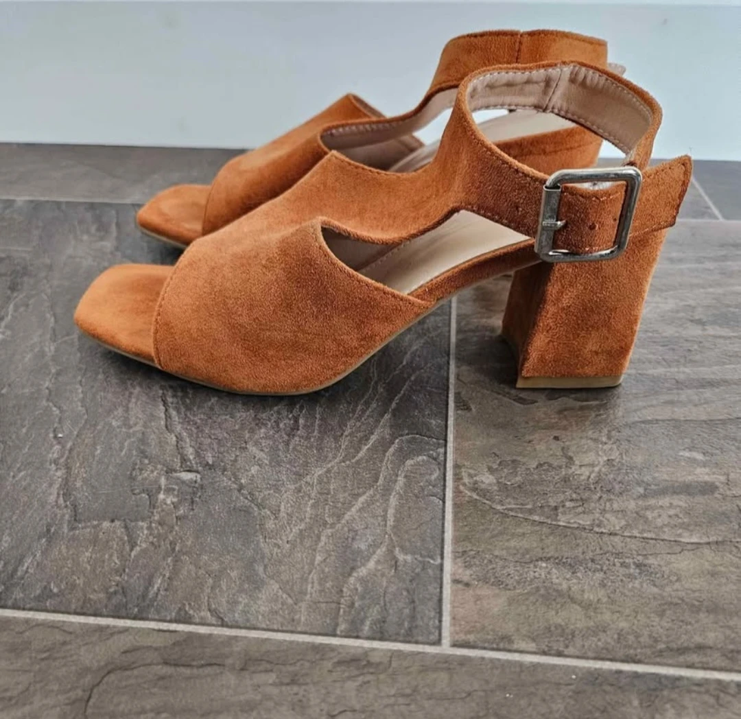 Women's Block Heel Sandals - photo 2
