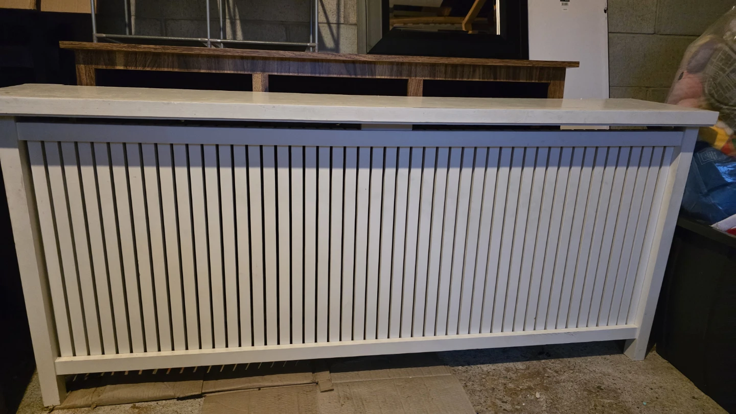 WHITE WOODEN RADIATOR HEATER COVER /SHELVE WITH GRILL DESIGN
