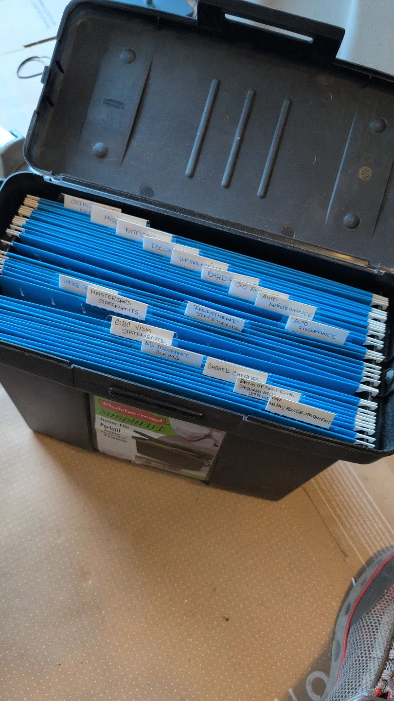 Rubbermaid SimpliFILE Junior File Box with Hanging Folders - photo 2