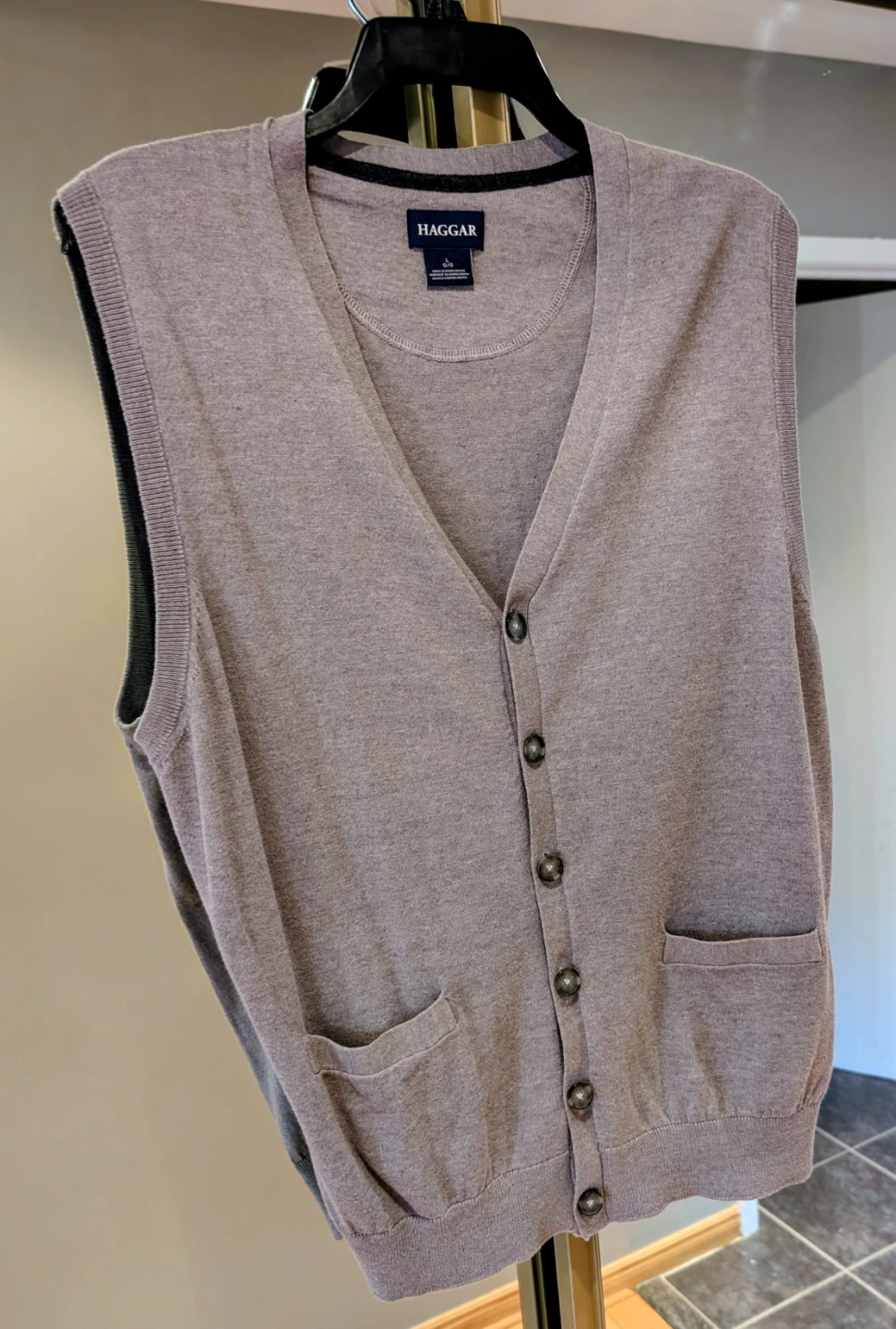Haggar Men's Sleeveless V-Neck Sweater Vest Size L