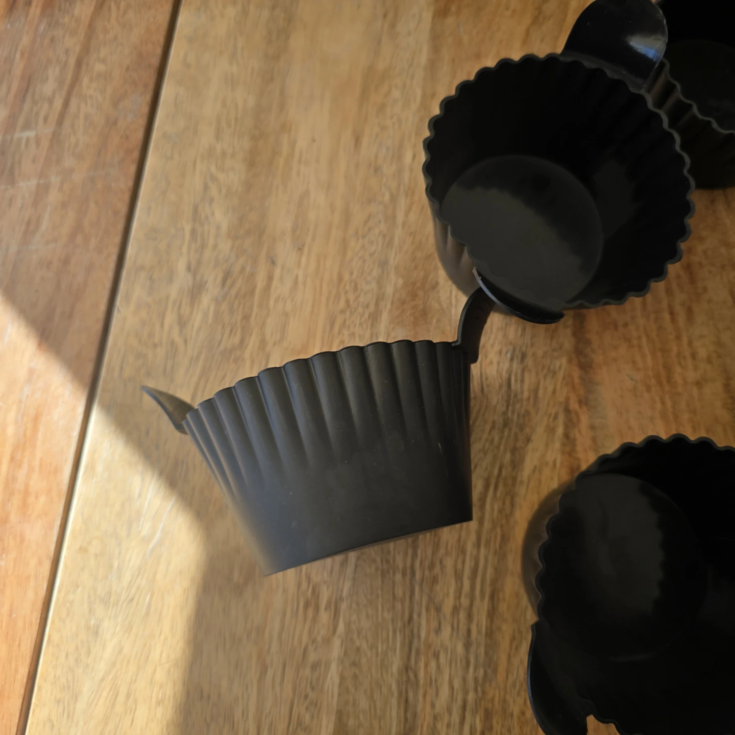 Set of 6 Black Silicone Muffin Cups - photo 2