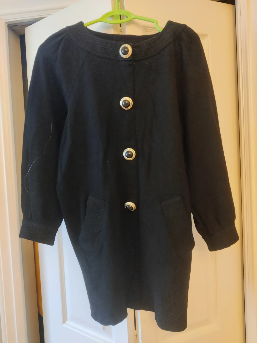 Black Wool Coat Size Medium（no1）