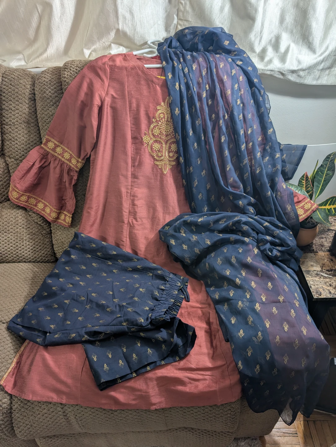 3 Piece Stylish Set with Thread Work - photo 4