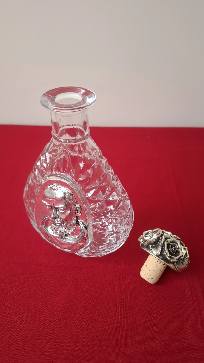 Glass Decanter with Padre Pio Portrait - photo 3