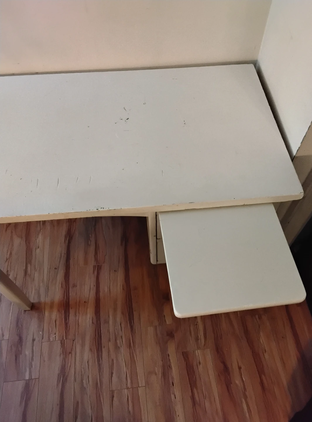 White wood desk with drawers &;Pull-out tray - photo 2
