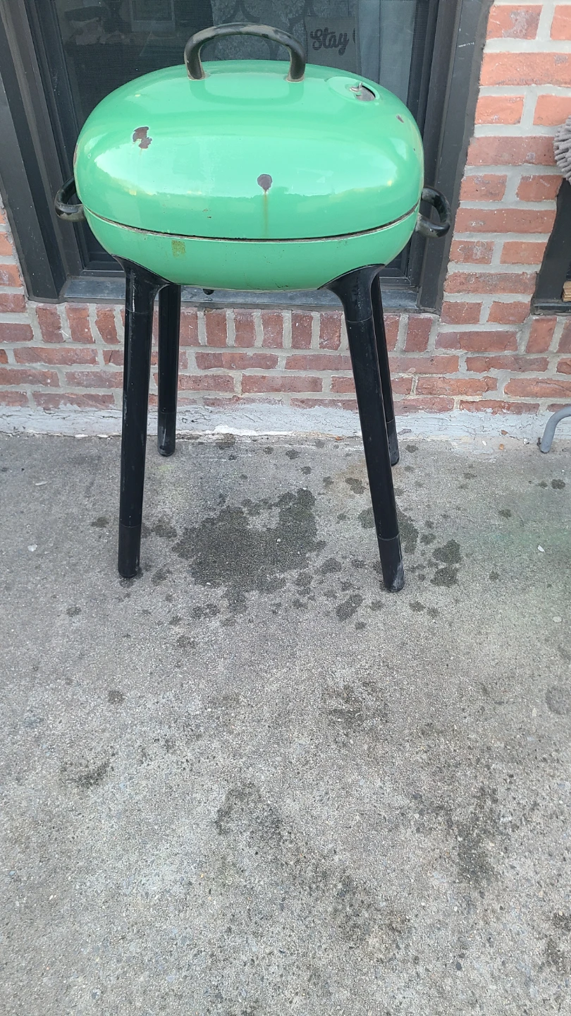 Green Kettle Grill with Stand