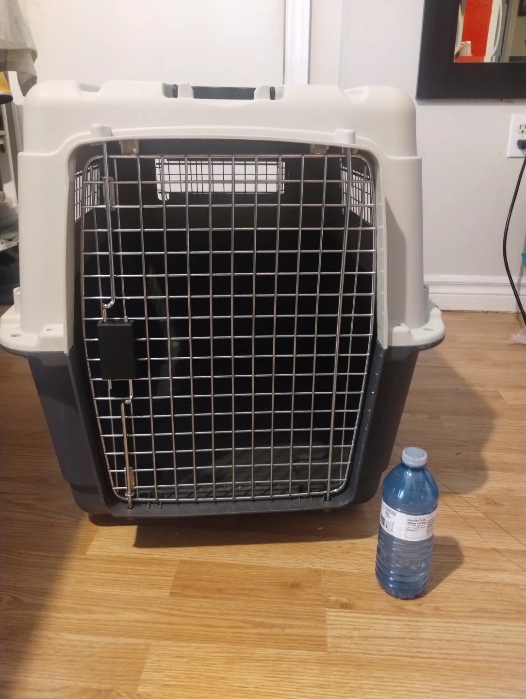 Essentials pet Carrier Crate good condition!