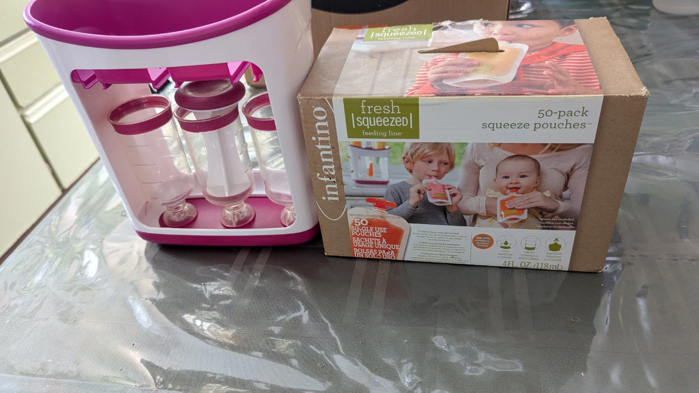 Infantino Fresh Squeezed 50-Pack Squeeze Pouches and system