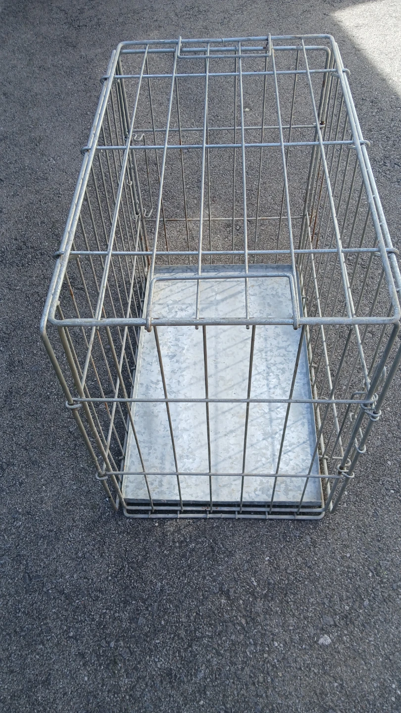 Pet Crate, opens and locks on both ends 24 x14 x 20.5in.