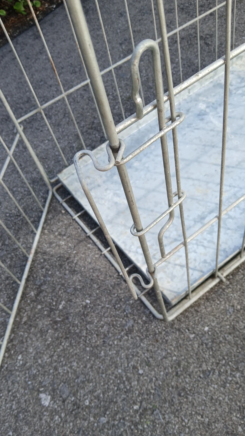 Pet Crate, opens and locks on both ends 24 x14 x 20.5in. - photo 3
