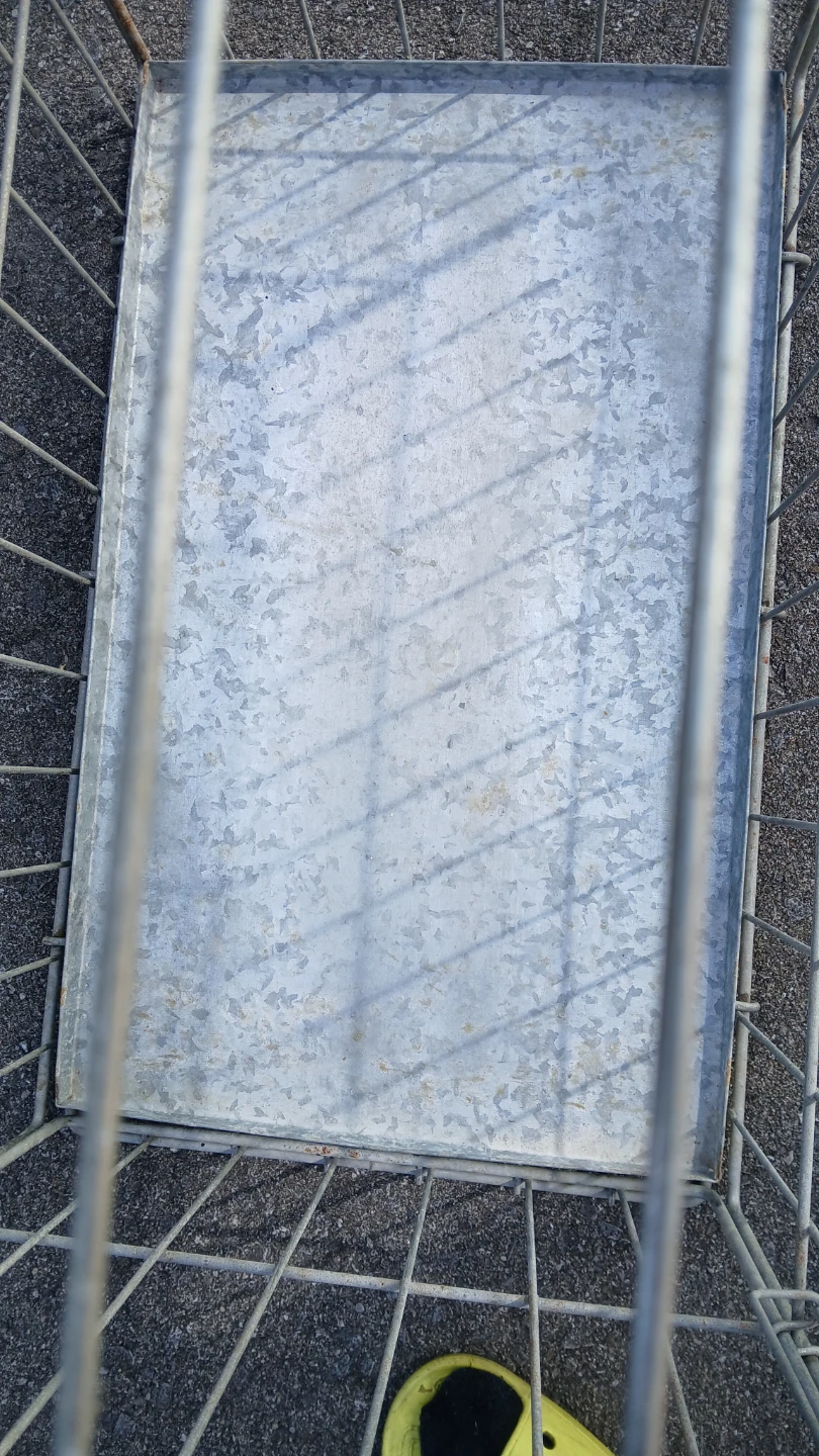 Pet Crate, opens and locks on both ends 24 x14 x 20.5in. - photo 4