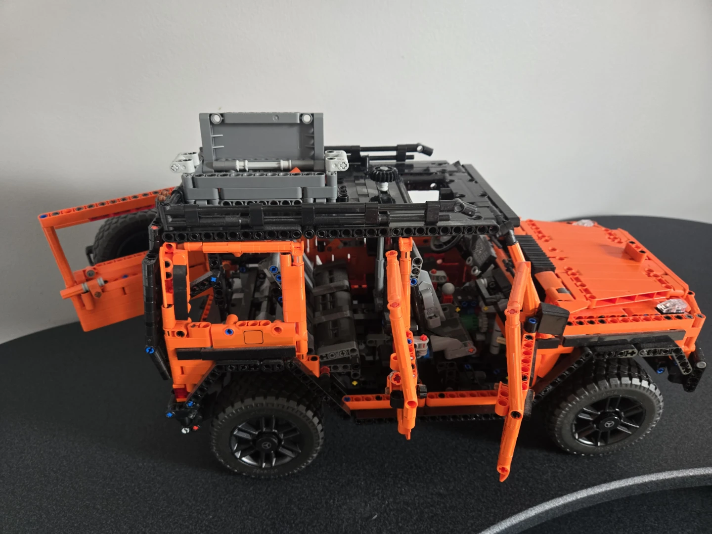 LEGO Technic Mercedes-Benz G 63 AMG 4x4 (Orange) - photo 4