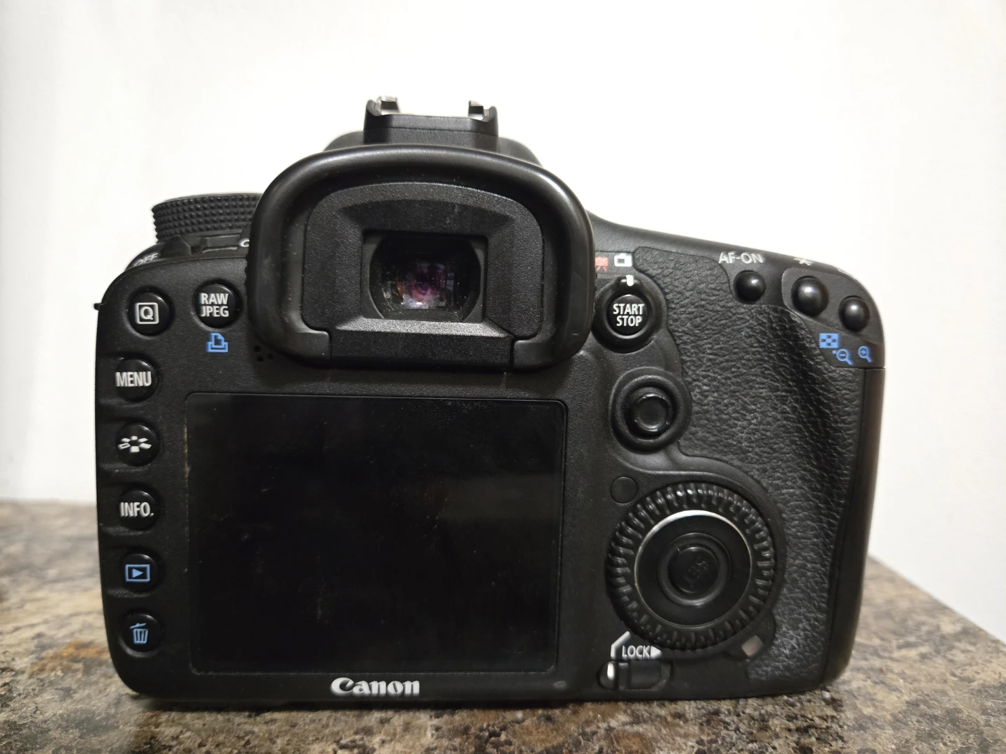 Canon EOS 7D DSLR Camera - photo 2