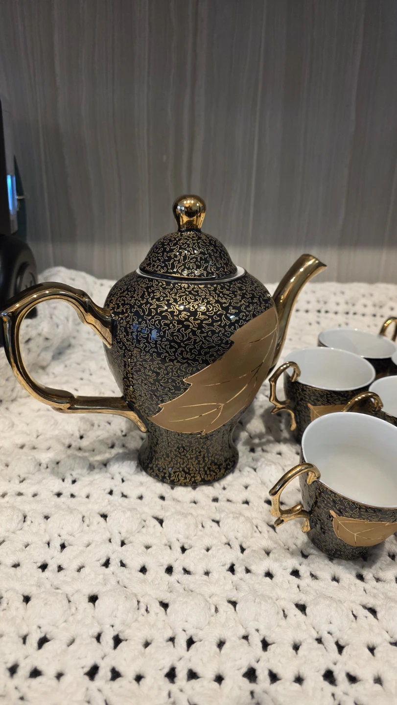 MOVING SALE- Vintage Tea Set - Teapot, Cups, Creamer, Sugar Bowl - photo 2
